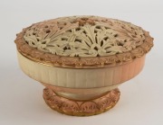 LOCHE & Co. WORCESTER antique English potpourri bowl with pierced porcelain lid, 19th century, red factory mark to base, ​​​​​​​12cm high, 18cm wide
