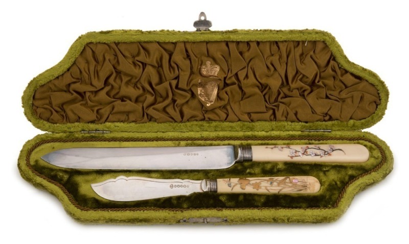 A stunning pair of antique serving knives with Shibayama ivory handles and silver plated blades, housed in original plush fitted box, 19th century, the box 31.5cm wide