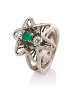A 14ct white gold star shaped ring, set with natural emerald and diamonds, mid 20th century, stamped "14 kt", 8.1 grams total