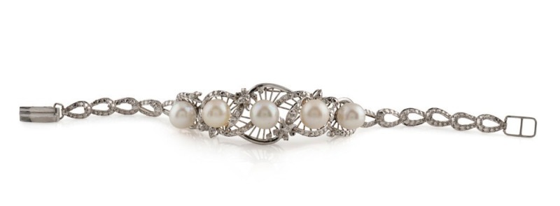 An impressive 18ct white gold bracelet, set with five pearls, surrounded by brilliant cut white diamonds, mid 20th century, stamped "18ct", ​​​​​​​15cm long, 14.5 grams total