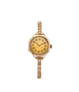 ROLEX: Vintage Lady's wrist watch in 9ct gold case.