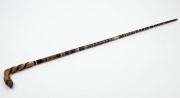 An antique walking stick, carved horn handle with segmented horn shaft and metal ferrule, 19th century, 84cm high - 3