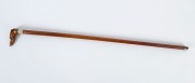 An antique walking stick with carved boxwood dog's head handle, silver plated collar, Malacca cane shaft&nbsp;and brass ferrule, 19th century, 89cm high - 3