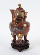An antique Chinese cloisonne censer with dragon decoration and Foo dog finial, Qing Dynasty, 19th century, with later wooden stand, 25cm high - 2