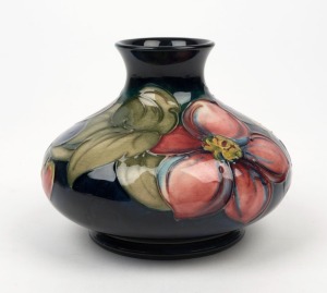 MOORCROFT "Anemone" English pottery vase on blue ground, impressed "Moorcroft", 10cm high, 13cm wide