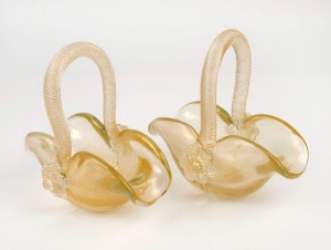 ERCOLE BAROVIER pair of Oro Murano glass baskets for BAROVIER & TOSO, circa 1950's, 19cm high, 21cm wide