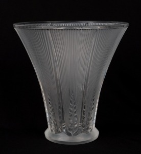 LALIQUE "Epis" frosted French Art Deco glass vase, engraved "Lalique, France", 17cm high
