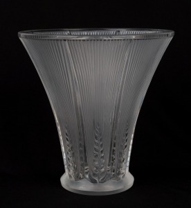 LALIQUE "Epis" frosted French Art Deco glass vase, engraved "Lalique, France", 17cm high