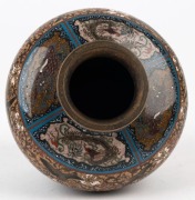 An antique Japanese cloisonne vase, Meiji period, 19th century, ​​​​​​​8cm high, 9cm wide - 3