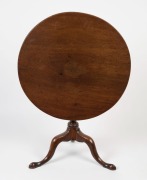 A Georgian III tilt-top mahogany wine table with solid one piece top, turned and tapering stem with quilled decoration terminating on fine cabriole legs on slipper, circa 1780, ​​​​​​​72cm high, 80cm diameter - 2