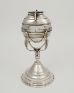 An antique South American silver cup with bird adornments, 19th/20th century, 21cm high, 412 grams