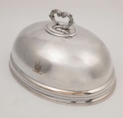 A Georgian Sheffield plate meat cover with engraved armorial crest, early 19th century, ​​​​​​​20cm high, 35cm wide - 2