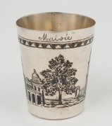 A silver and niello cup adorned with town scene, engraved "MAIRIE", 19th century, marks rubbed, 7.5cm high, 154 grams - 2