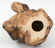 ARTIST UNKNOWN Australian pottery toad with baby, 17cm high, 23cm long - 3