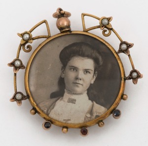 An antique Australian 9ct gold double-sided photo pendant, adorned with seed pearls, sapphires and a ruby, circa 1900, 4cm high