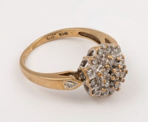 A 9ct yellow gold and diamond cluster ring with white gold mounts, 20th century, 3.5 grams