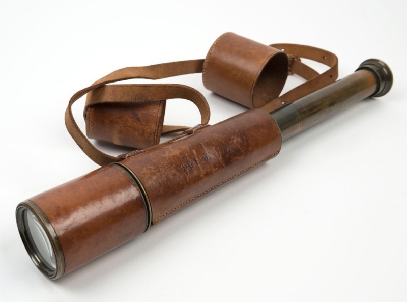 An antique English telescope with original brown leather mounts, 19th century, ​​​​​​​27cm to 76cm long