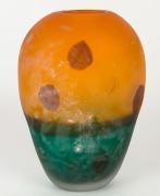 CENEDESE&nbsp;orange and green Murano glass vase with scarvo finish, engraved "Cendese" with remains of original foil label, 27cm high - 2