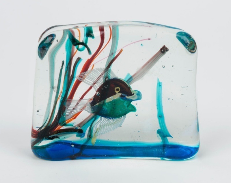 Murano glass aquarium fishblock with single fish, 10cm high, 13cm wide, 4.5cm deep