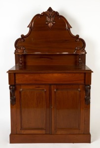 An Australian Colonial cedar chiffonier with ornately carved back and serpentine shelf, 19th century, 164cm high, 97cm wide, 48cm deep