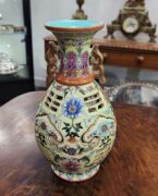 An antique Chinese reticulated segmented porcelain vase housed in original fitted box, 19th/20th century, underglaze blue factory mark to base, 20cm high - 8