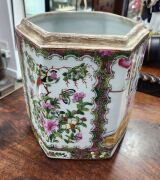 A Chinese export ware famille rose lidded hexagonal porcelain jar, 19th/20th century, red seal mark to base, ​​​​​​​26cm high - 9