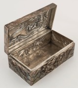 An impressive Chinese export silver jewellery casket with dragon decoration, 19th/20th century, ​​​​​​​seal mark to base, 7cm high, 17cm wide, 9cm deep, 540 grams - 7
