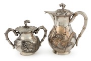 A Chinese export silver hot water pot and matching sugar basin with dragon decoration, 19th/20th century, seal mark to base of basin, 11.5cm and 17.5cm high, 716 grams total