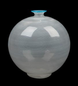 BAROVIER & TOSO fine Murano Mezza Filigrano glass vase with blue rim, by ERCOLE BAROVIER, engraved "Barovier & Toso, Murano", 19cm high