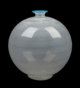 BAROVIER & TOSO fine Murano Mezza Filigrano glass vase with blue rim, by ERCOLE BAROVIER, engraved "Barovier & Toso, Murano", 19cm high