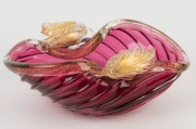 BAROVIER & TOSO Murano cranberry glass bowl with gold inclusions, circa 1950s, 12cm high, 30cm wide - 2