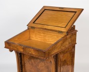 A fine antique English walnut Davenport with satinwood interior, after a design by Smee, 19th century, 95cm high, 60cm wide, 66cm deep - 3