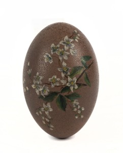 An antique emu egg with floral hand-painted decoration, 19th century, 13cm high