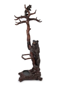 A Black Forest hallstand with carved bear decoration, 19th/20th century, 185cm high 