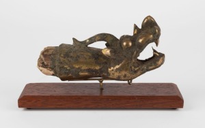 152 · A Chinese bronze dragon handle, most likely from a sedan chair, 19cm long overall