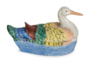 An antique English pearl ware box in the form of a duck, early 19th century, 18cm high, 29cm long