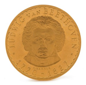 LUDWIG VAN BEETHOVEN commemorative 22ct gold medallion in box, 25mm diameter, 14.1 grams