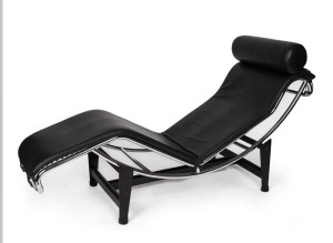 LE CORBUSIER design Chaise Longue in black leather and chrome, late 20th century, 158cm long