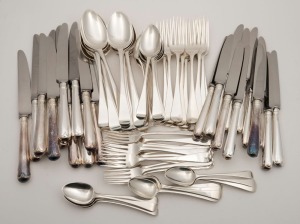 Georgian sterling silver cutlery, comprising 12 dinner forks, 12 entree forks, 12 table spoons, 12 dessert spoons, 12 teaspoons, plus 12 dinner knives and 12 entree knives, (84 items) 2340 grams silver weight not including knives