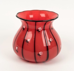 LOETZ "Tango" Bohemian red glass vase with hand-painted finish, early 20th century, 10cm high