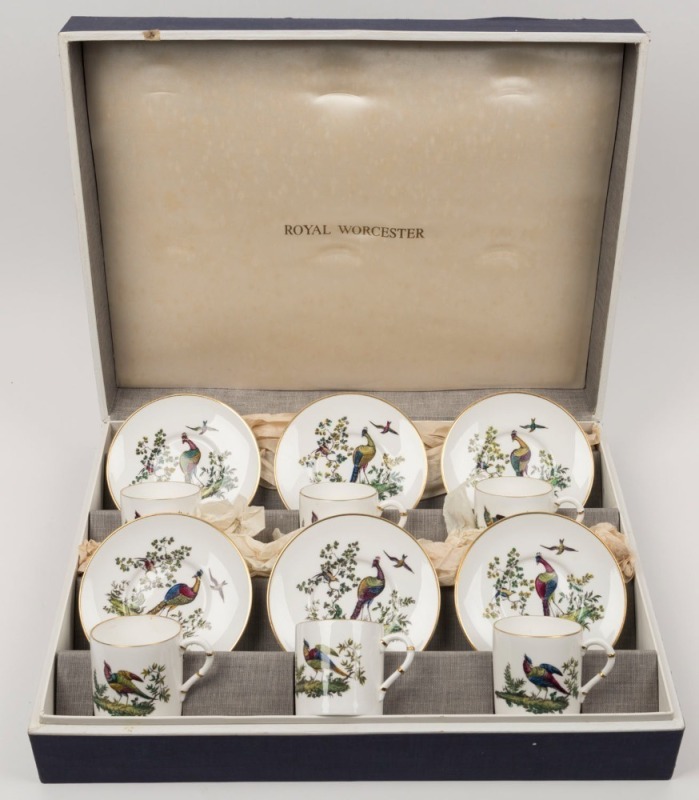 ROYAL WORCESTER English porcelain demi-tasse set in original box, black factory marks, ​​​​​​​the saucers 12cm diameter