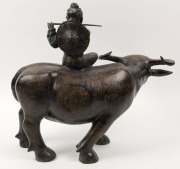 A Chinese bronze statue of a flute player sitting on a bull, 20th century, ​​​​​​​45cm high, 51cm long - 4