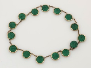 A Chinese export ware jade and gilded silver necklace, early 20th century, ​​​​​​​37cm long