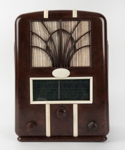 H.M.V. (HIS MASTERS VOICE) model 88 bakelite mantle radio, ​​​​​​​38.5cm high