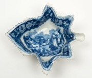 An antique blue and white porcelain leaf shaped bowl, 18th century, ​​​​​​​4cm high, 13.5cm wide - 2