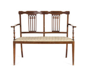 Edwardian walnut drawing room settee. Width 114cm, height 92cm, depth 50cm