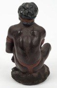 DARBYSHIRE Australian ceramic statue of a squatting Aboriginal man, mid 20th century, 13cm high - 3