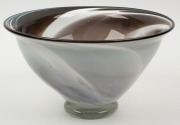 DON WREFORD Australian cream and brown art glass bowl, engraved "Don Wreford, 1982", 17cm high, 29cm diameter - 2