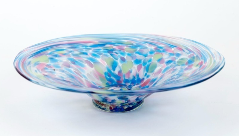 SETSUKO OGISHI Australian mottled studio glass bowl, signed "Setsuko Ogishi, 1988", 6cm high, 25cm wide