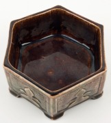 HARVEY SCHOOL hexagonal pottery bowl, incised "E.L. Dorsy", 7cm high, 15cm wide - 3